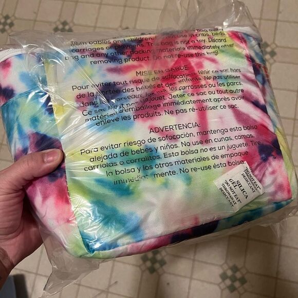 Igloo Square Retro Tie Dye Cooler - Picture 4 of 7